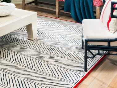 Living room furnished with a cushioned bench, single-seat, and coffee table